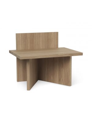 Oblique Stool aus Eiche von Ferm Living: Moderner Hocker aus massivem Eichenholz.